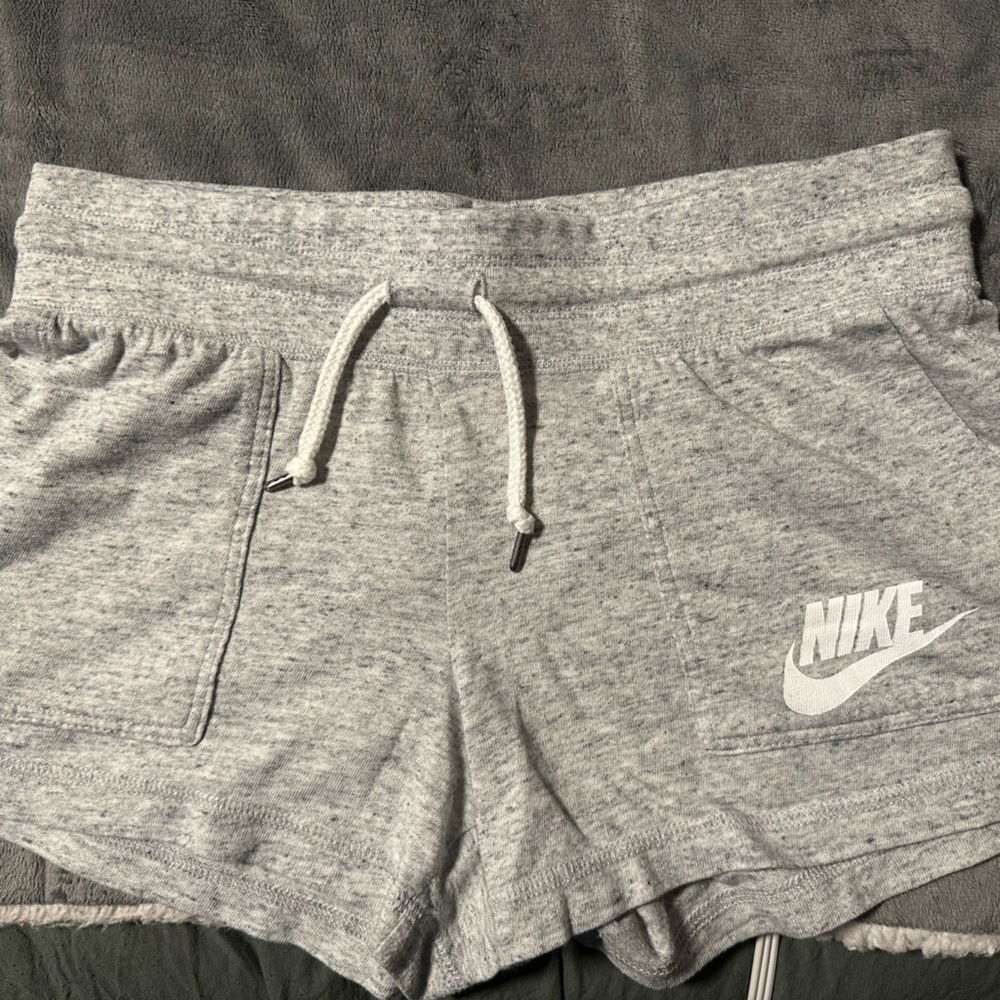 Nike athletic shorts with pockets